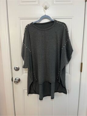 Stud-Trim Oversized Women’s Top - Charcoal Gray.  PTP38.   L front 25   Back 35